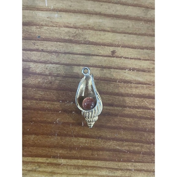 Vintage Gold Shell Pendant with Real Goldstone - Picture 3 of 7